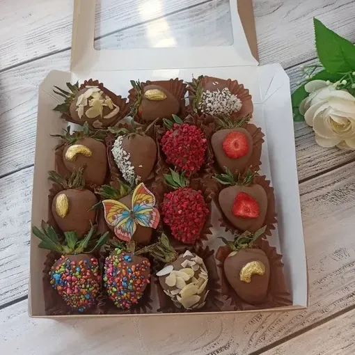 Вкусная клубничка в шоколаде