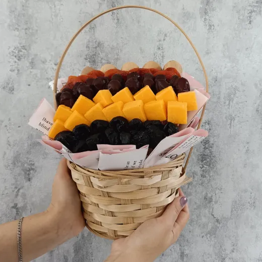 Корзинка из сухофруктов