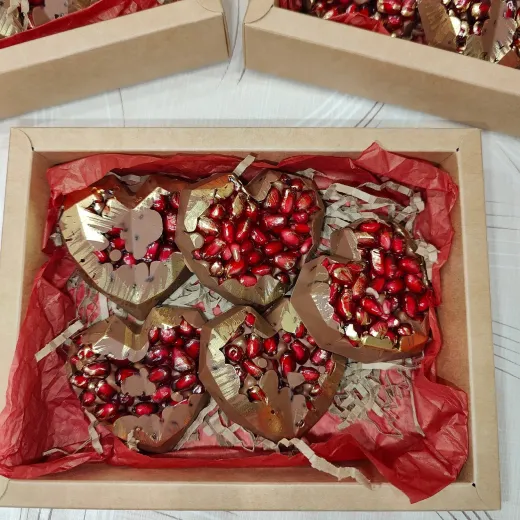 Гранат в шоколаде