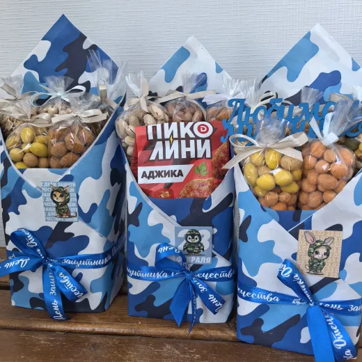 Конверт из орешков