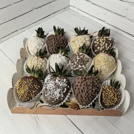 Коробочка с клубникой в шоколаде